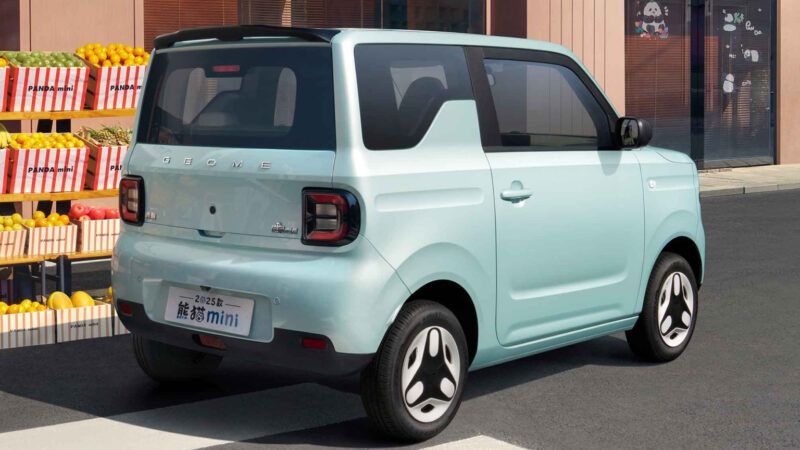 5萬(wàn)級(jí)微型電動(dòng)車(chē)市場(chǎng)再添新軍 吉利熊貓Mini升級(jí)版續(xù)航突破200公里