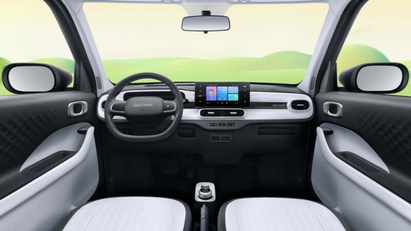 5萬(wàn)級(jí)微型電動(dòng)車(chē)市場(chǎng)再添新軍 吉利熊貓Mini升級(jí)版續(xù)航突破200公里