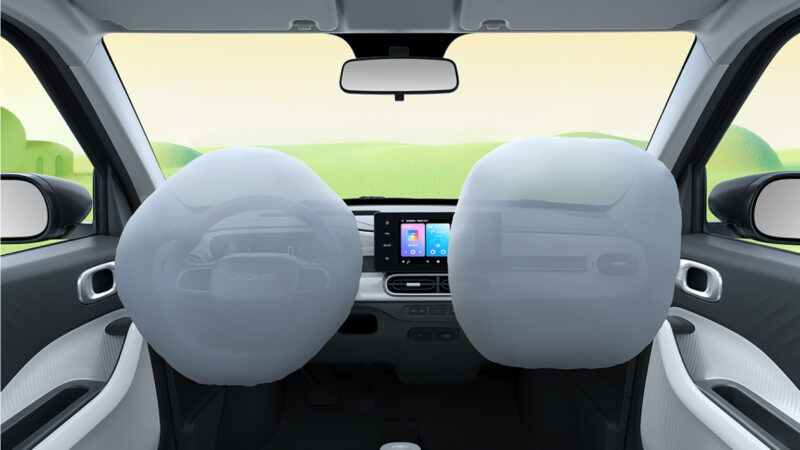 5萬(wàn)級(jí)微型電動(dòng)車(chē)市場(chǎng)再添新軍 吉利熊貓Mini升級(jí)版續(xù)航突破200公里