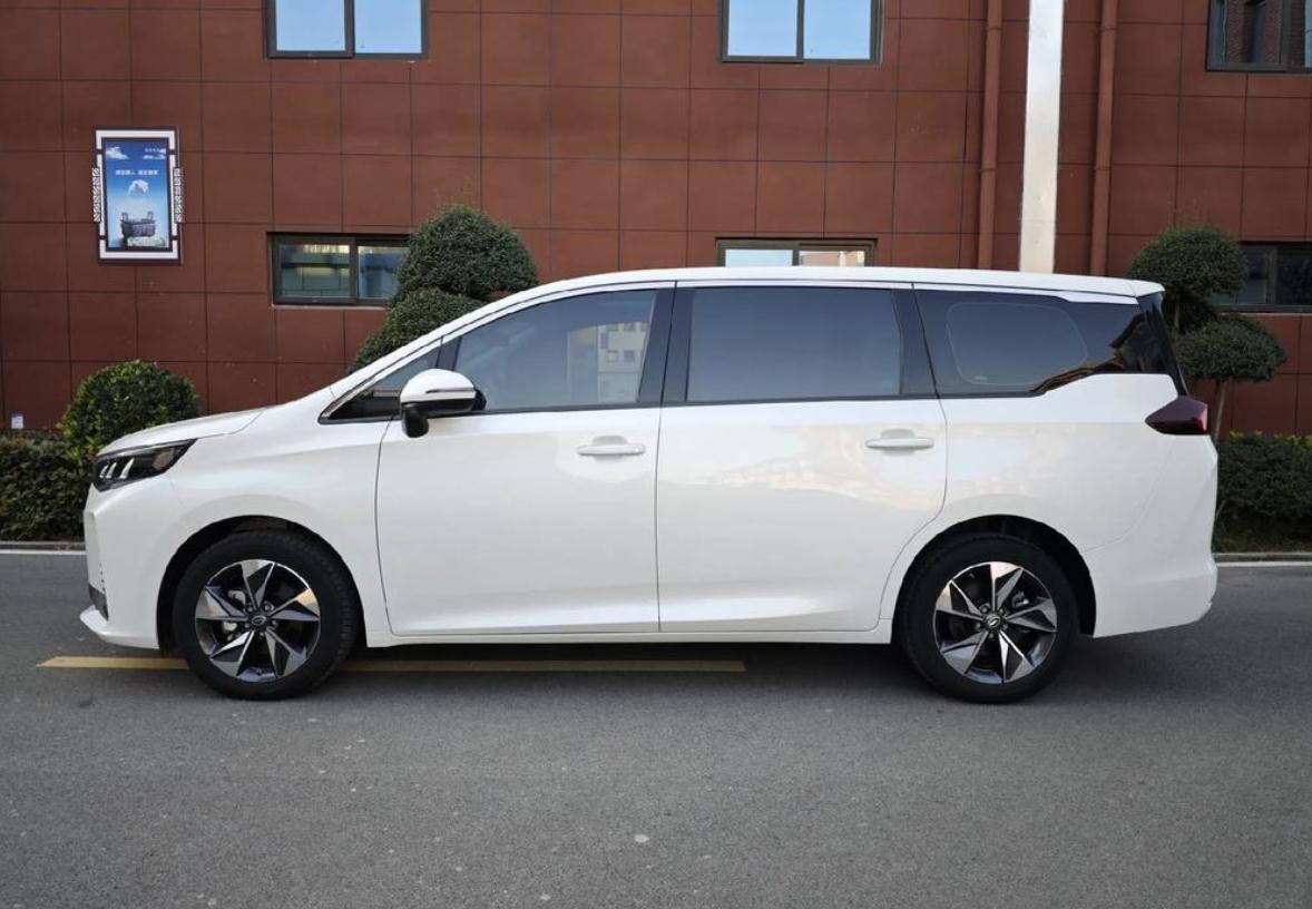 10-15萬級家用MPV之爭:G50混動彎道超車,傳祺M6霸主地位告急?
