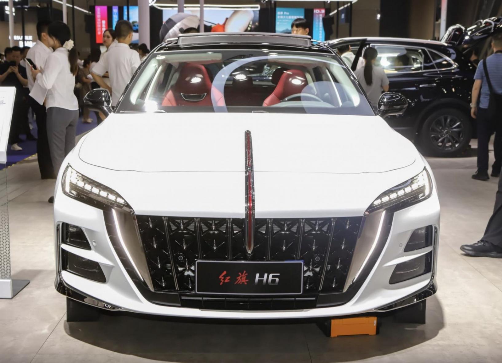2025款紅旗H6上市,新增布雷博四活塞卡鉗,標配2.0T發(fā)動機