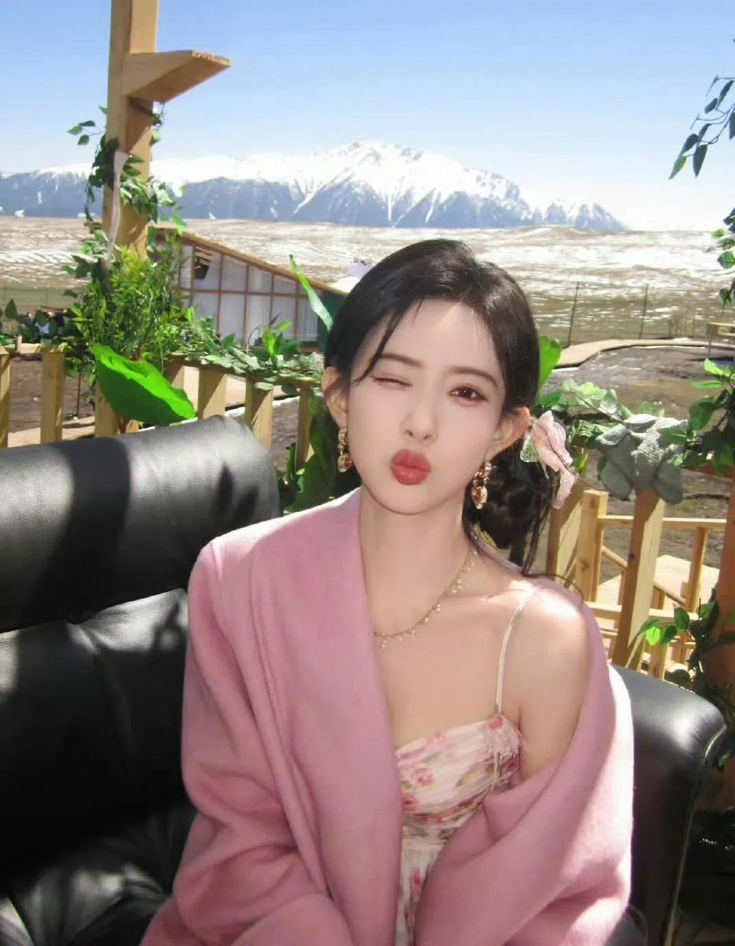 孟子義自曝曾因?yàn)樘潦ソ巧?" data-src="http://m.697828.com/uploads/image/2025/0630/104F129121.jpg" title=