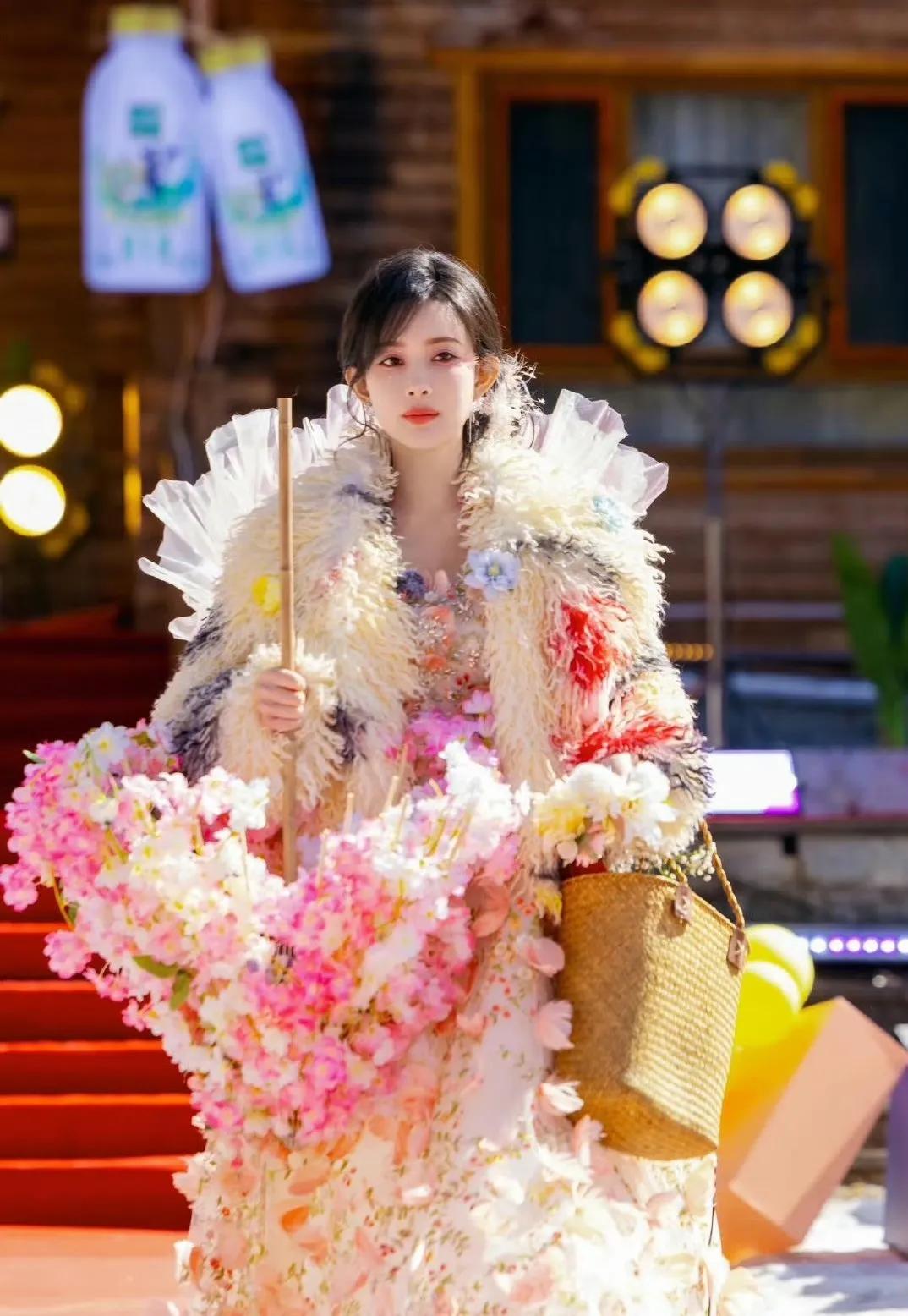 孟子義自曝曾因?yàn)樘潦ソ巧?" data-src="http://m.697828.com/uploads/image/2025/0630/104F164592.jpg" title=